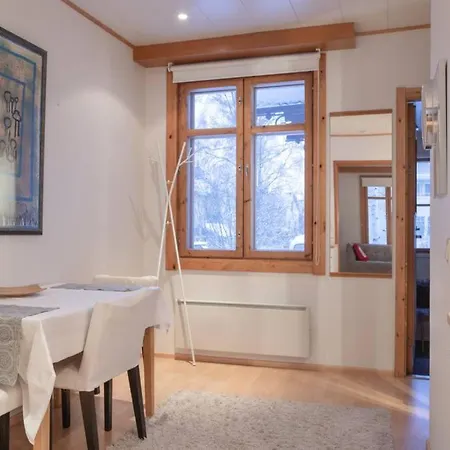 Cozy 1 Bedroom And Free Parking By The Railway Station