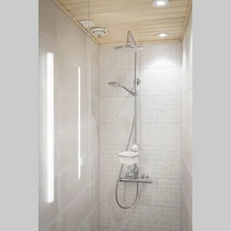 Cozy 1 Bedroom And Free Parking By The Railway Station *