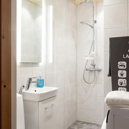 Cozy 1 Bedroom And Free Parking By The Railway Station