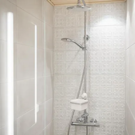 Cozy 1 Bedroom And Free Parking By The Railway Station Apartamento